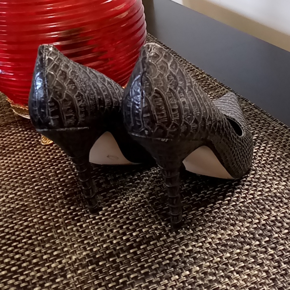 Heels - Picture 2 of 4